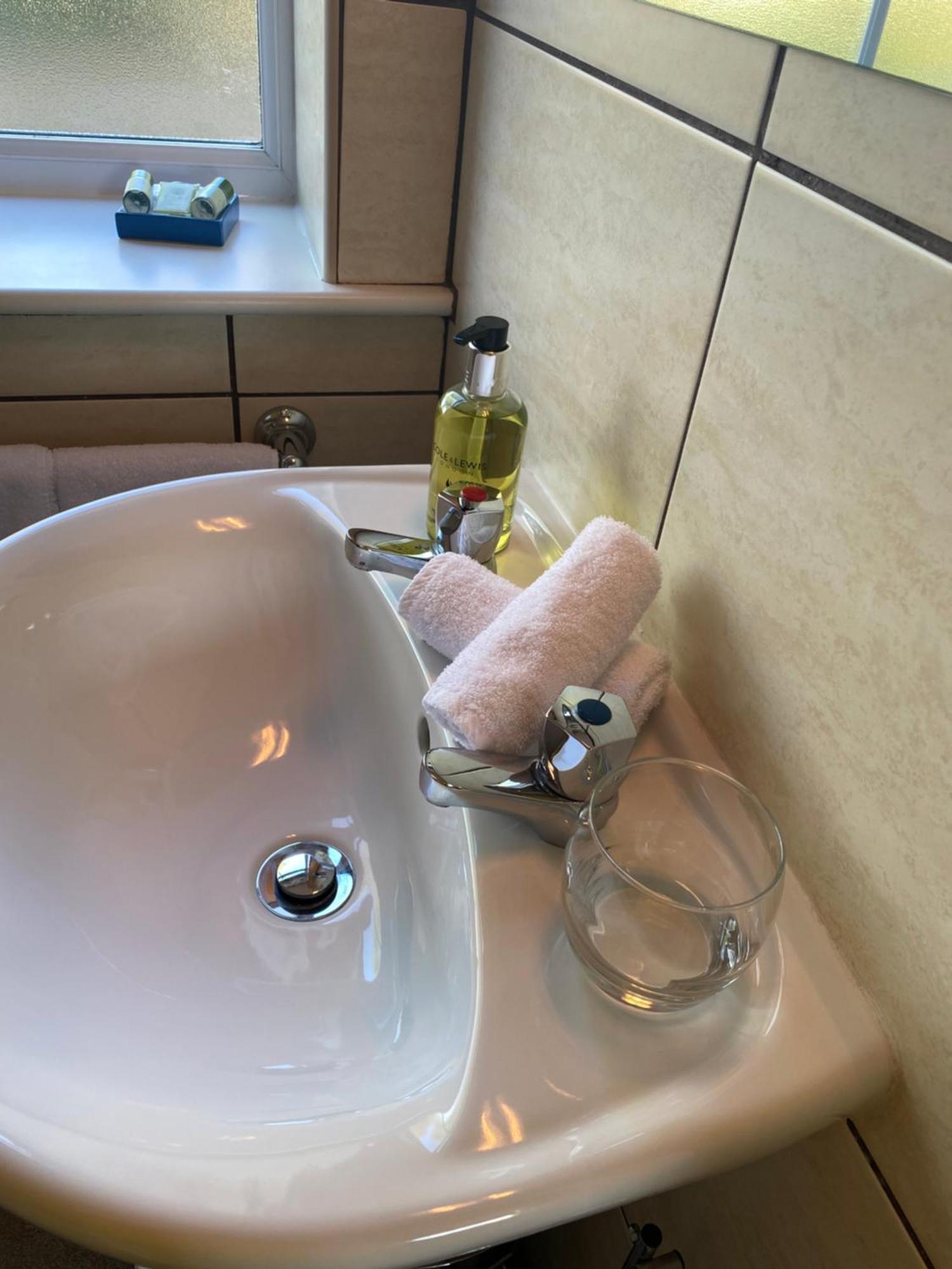Station House Cottages, Exclusively For Grown Ups, Thornton Dale Apartment *